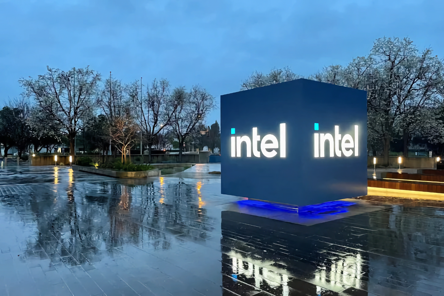 Intel, живи: власти США выделят $8 млрд на поддержку жизни компании