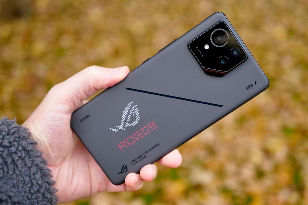 Asus выпустит удешевленную версию своего игрового флагмана ROG Phone 9