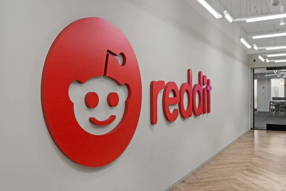 Маск потребовал от Reddit закрыть канал с шутками о нём и его окружении