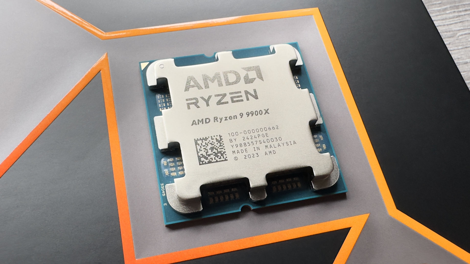 Крупный ритейлер раньше времени раскрыл цену процессоров AMD Ryzen 9 9950X3D и 9900X3D