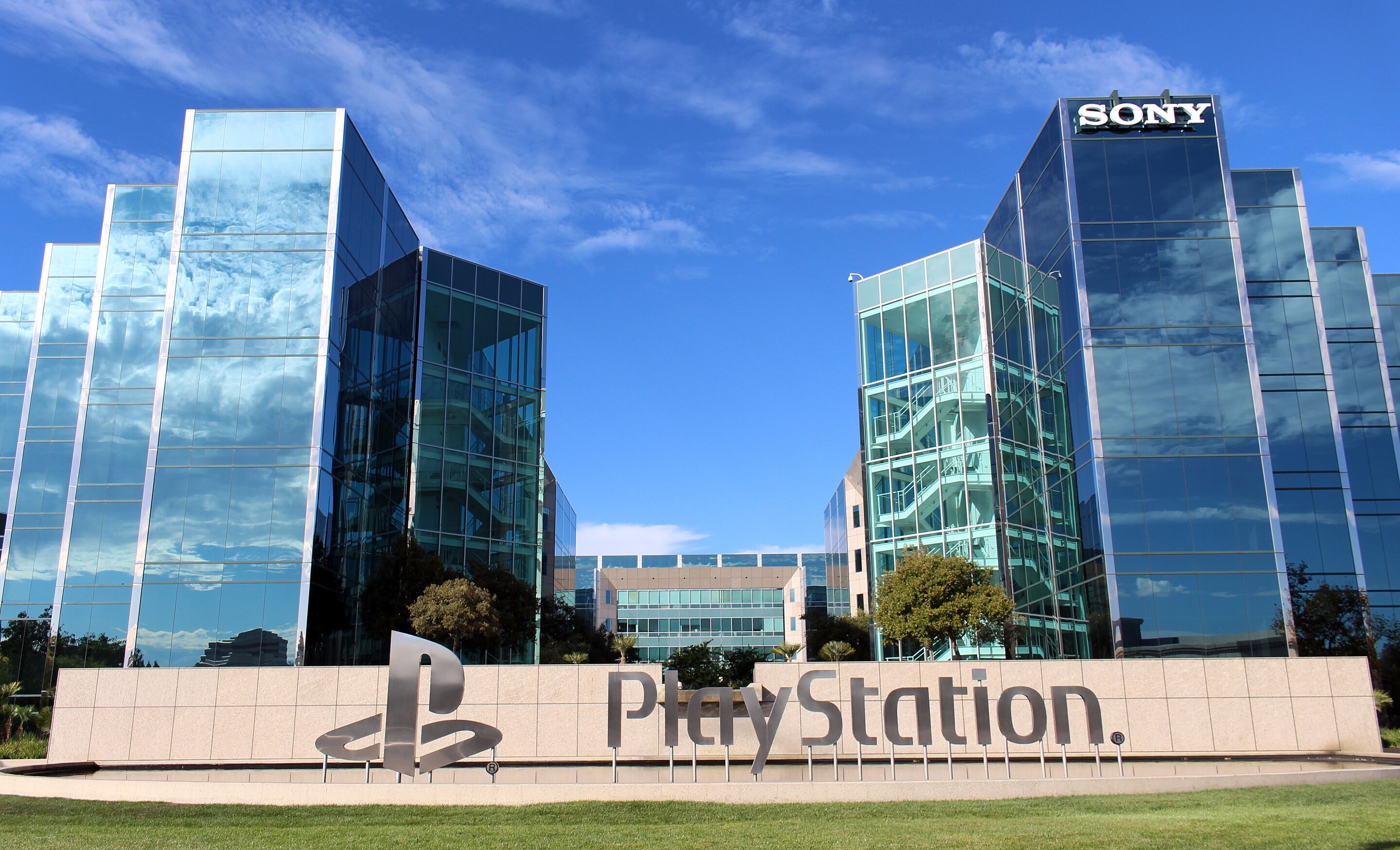 Sony начала увольнять разработчиков из PlayStation сразу после отмены игр