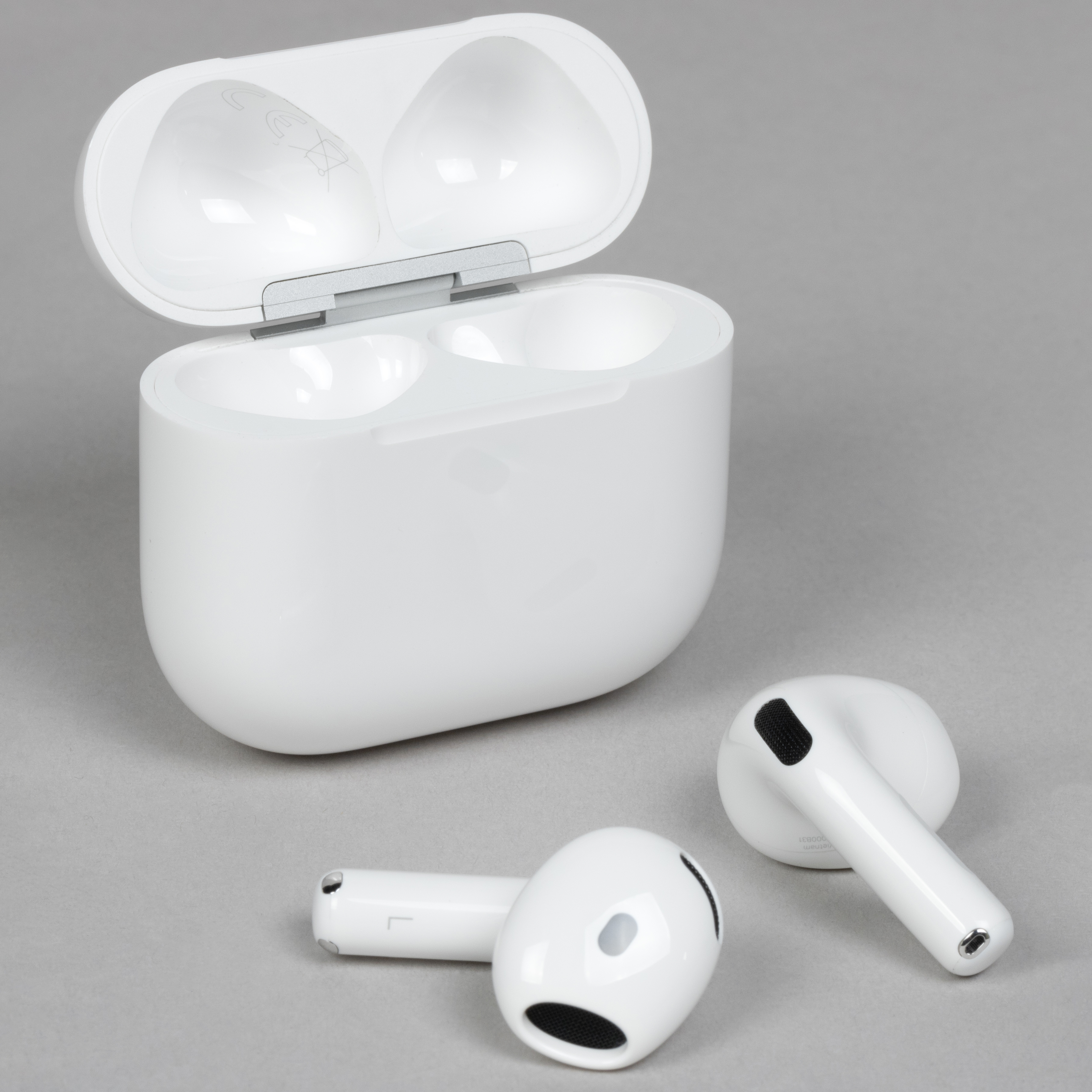 TWS-гарнитура Apple AirPods 4 с ANC: вкладыши с шумоподавлением