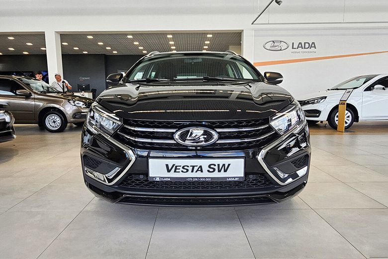 Lada Vesta Comfort 2024 в Белоруссии оценили в 1,2 млн рублей  на 300 тыс. рублей дешевле, чем в России