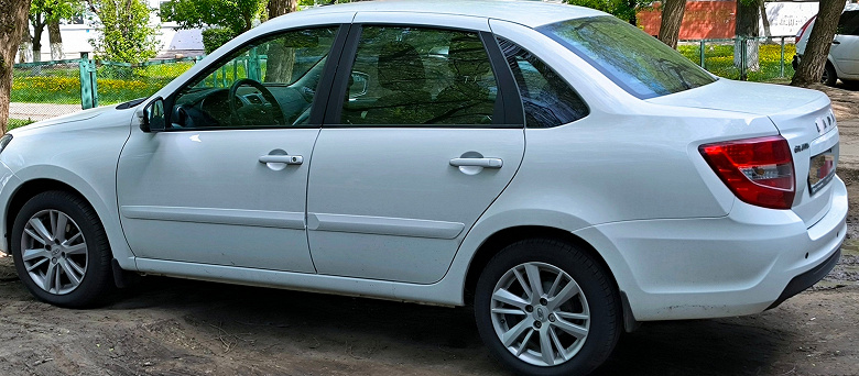 Lada Granta получила климат-контроль и большую медиасистему, но пока не в серийном исполнении