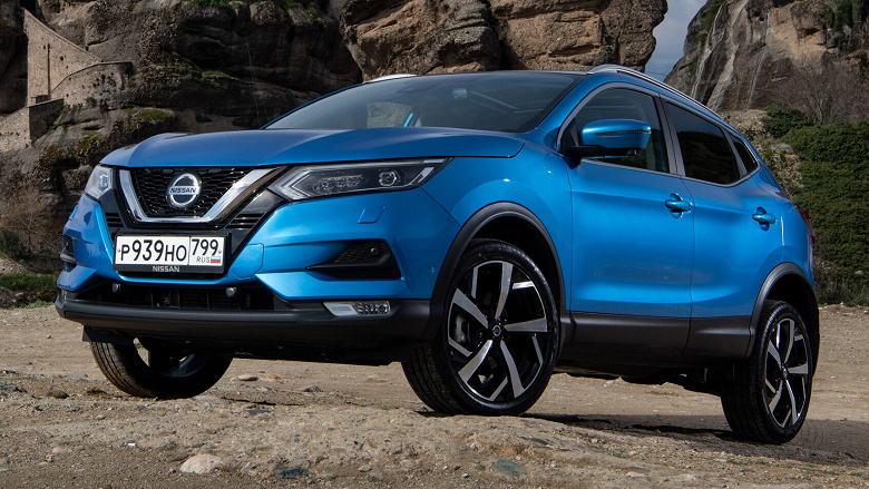 Nissan Qashqai немного подешевел в России: машина с 2,0-литровым мотором и вариатором  2,56 млн рублей