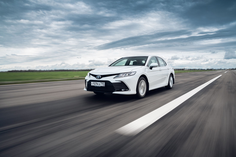 Toyota Camry за 1,5 млн и Corolla за 1 млн рублей. Какие автомобили Toyota пользуются популярностью у россиян, рассказали в СберАвто