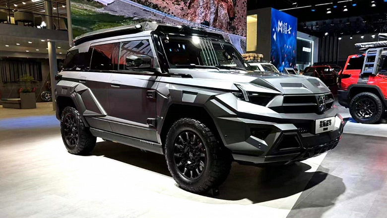 Китайский Hummer стал еще брутальнее и слабее. Представлен Mengshi M-Hero M800, и у него всего 544 л.с.