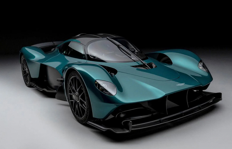 Уникальный гиперкар Aston Martin Valkyrie выставили на продажу в России