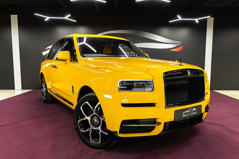 В России продают особый Rolls-Royce Cullinan Black Badge, вдохновленный Москвой