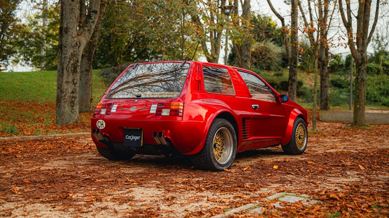 В этом сложно поверить, но это Ferrari 308 GTB в другом кузове. Для Sbarro Super Eight создали новый кузов