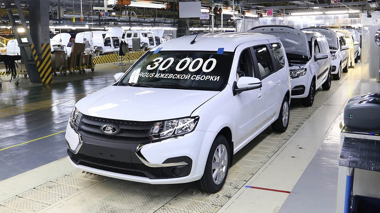 Lada Largus 2024 стал суперхитом: продажи взлетели в 35 раз, модель уже в топе бестселлеров, выпущено 30 000 машин на новой площадке