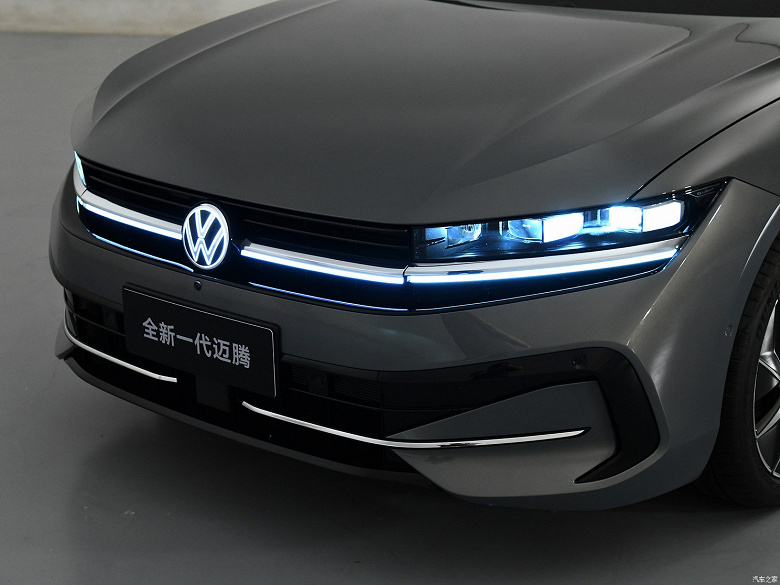 Представлен новейший Volkswagen Magotan на платформе Passat B9. 5-метровый седан получил совершенно новый дизайн и три экрана на передней панели