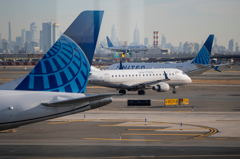 Спутниковый интернет Starlink скоро получат более 1000 самолётов United Airlines