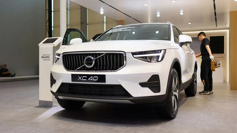 Новенькие Volvo XC40 впервые появились у российских дилеров