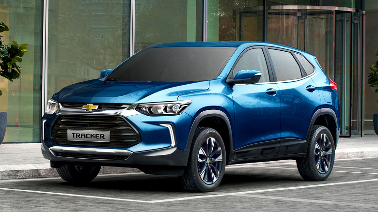 В Россию привезли новые кроссоверы Chevrolet Tracker: всего 2 млн рублей за машину в автоматом