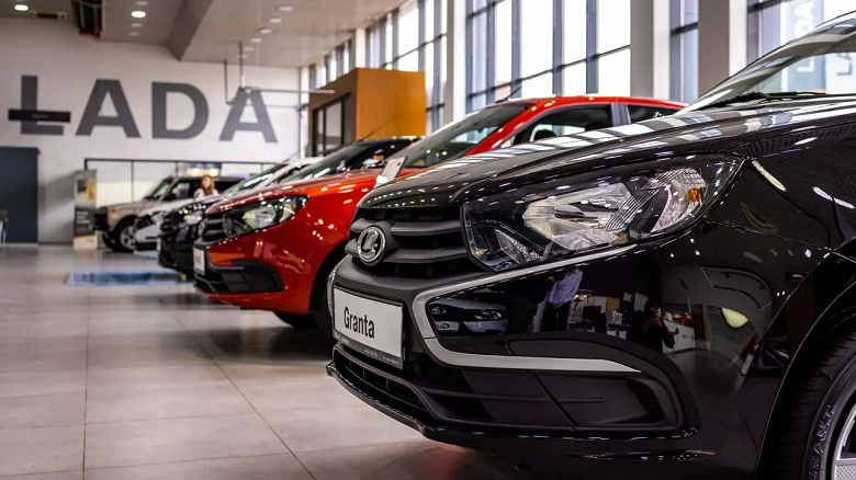 Lada застоялись: АвтоВАЗ объявил скидки и выгодные условия покупки на Vesta, Granta и Largus