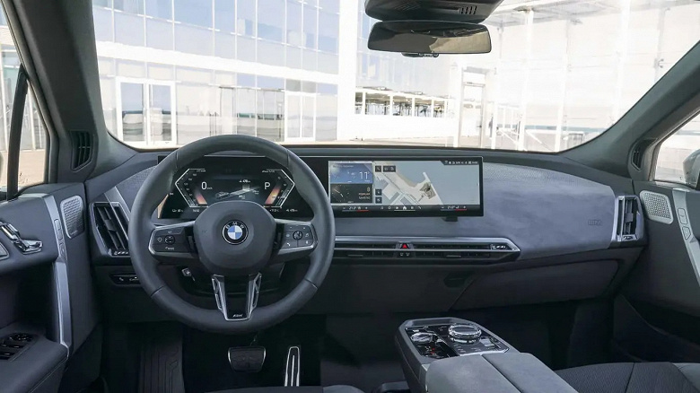 BMW iX xDrive60 2026 получил четырехзонный климат-контроль и адаптивную пневмоподвеску