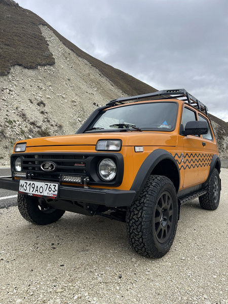 Это новейшая Lada Niva Sport. Модернизированный внедорожник испытывают на Кавказе