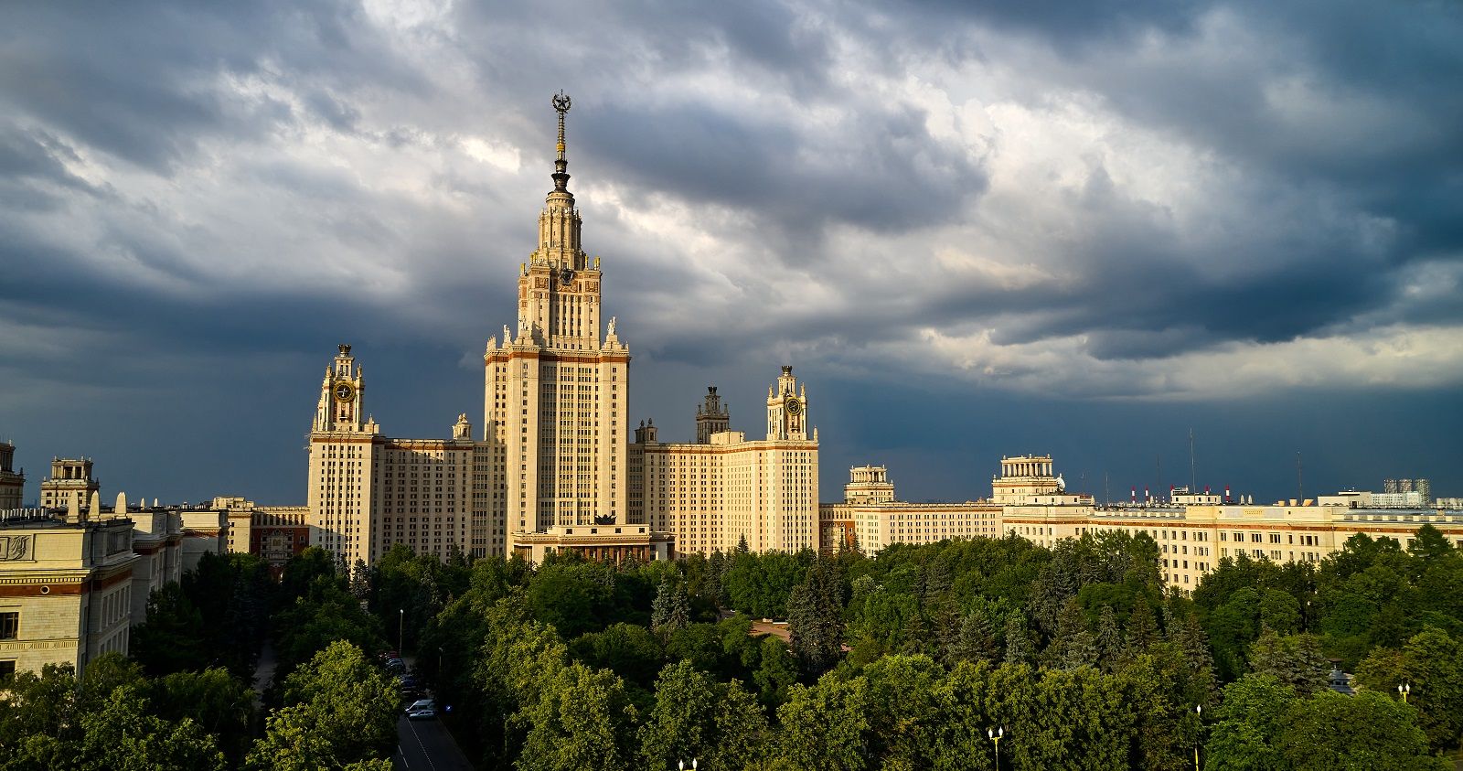 Дождь, гроза и ветер: в Москве ухудшится погода