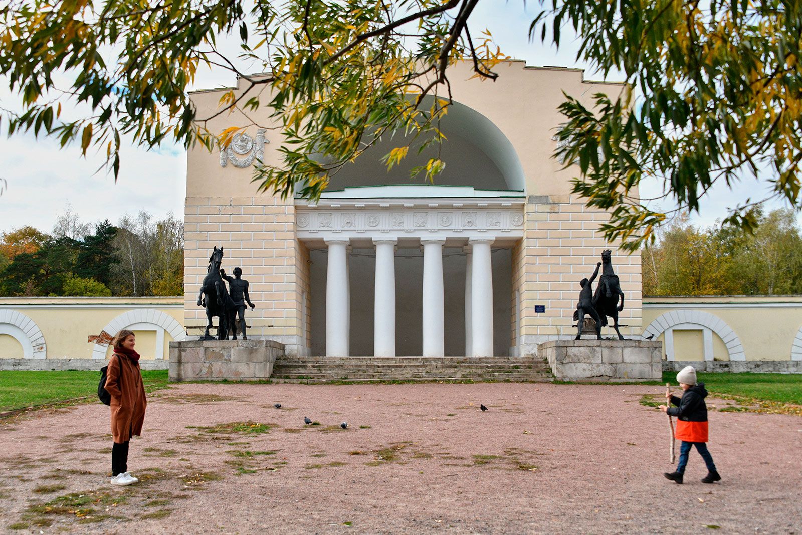 Золотая осень в московских парках: идеи для уютных прогулок в выходные