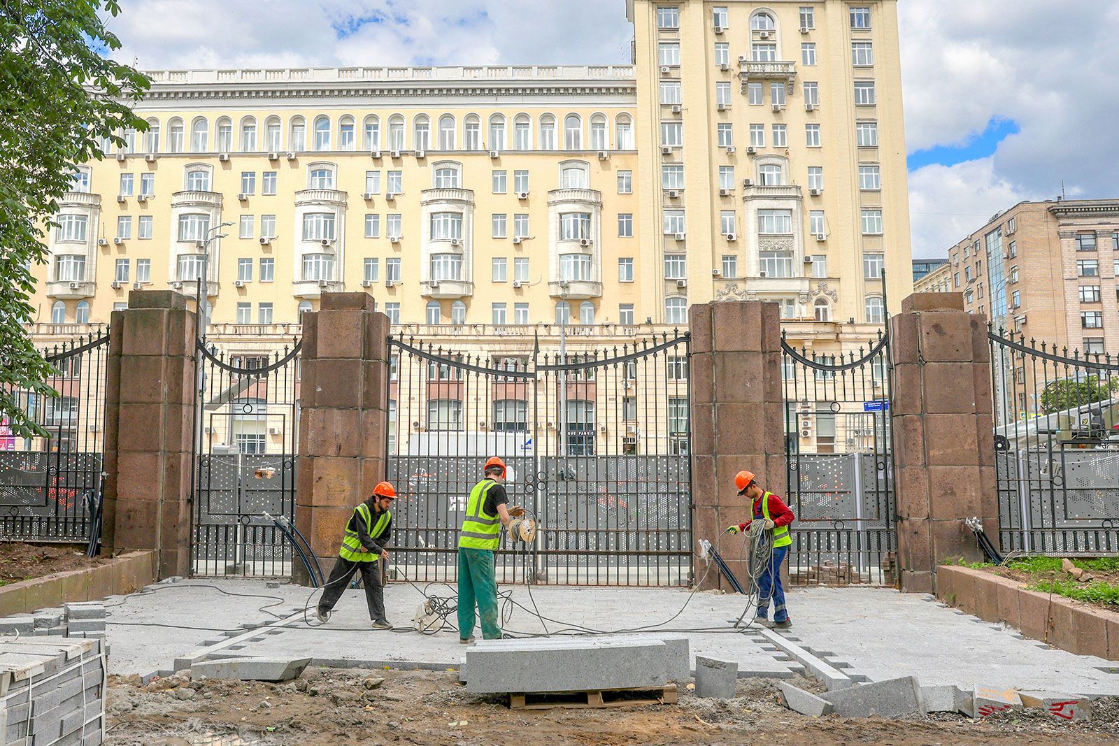 Видеоэкраны и фонари в ретростиле: каким станет сад Аквариум после благоустройства