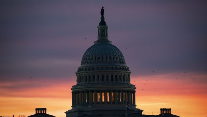 Правительство США находится на грани закрытия к ...