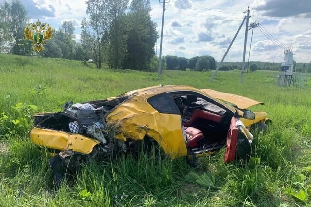 В Подмосковье в результате наезда Maserati на остановку погиб ребенок