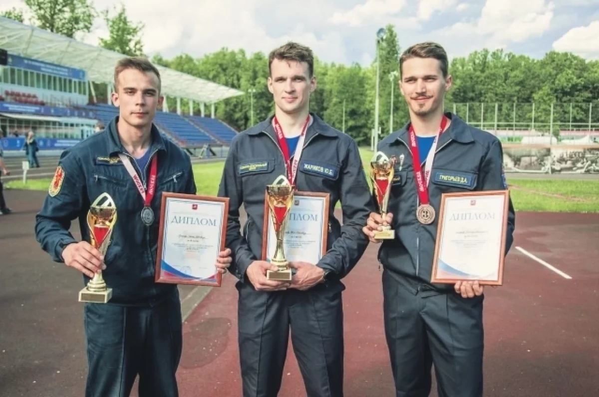 Бег змейкой. Названы победители конкурса московских пожарных