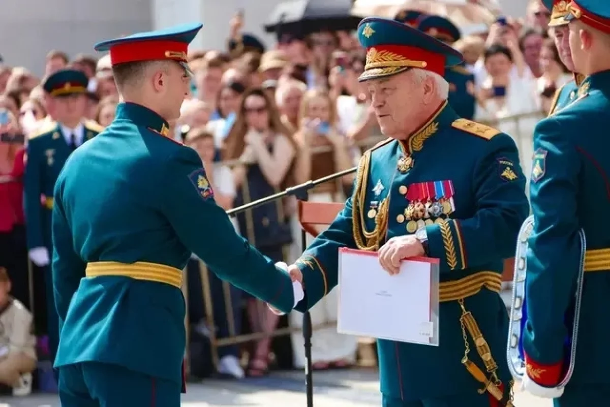 Выпускникам Военного университета им. Невского в Москве вручили дипломы