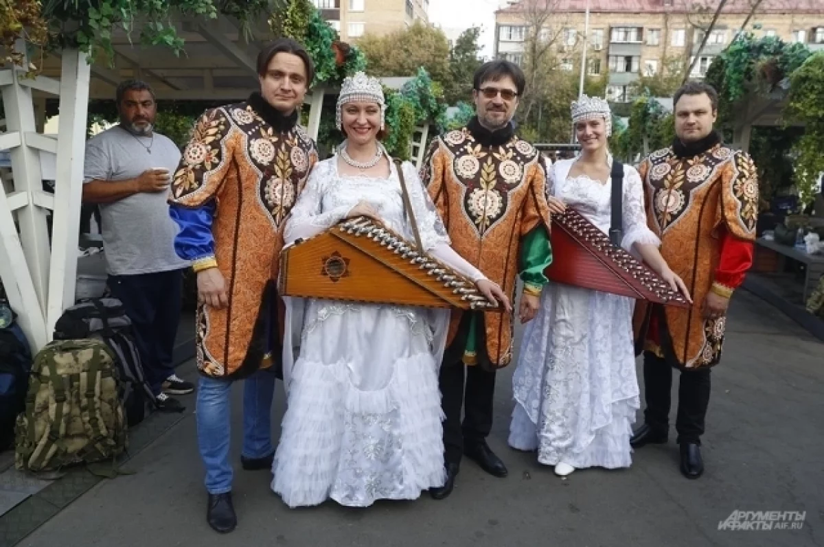 Гусли  это сказка. Ансамбль Купина выступил перед контрактниками