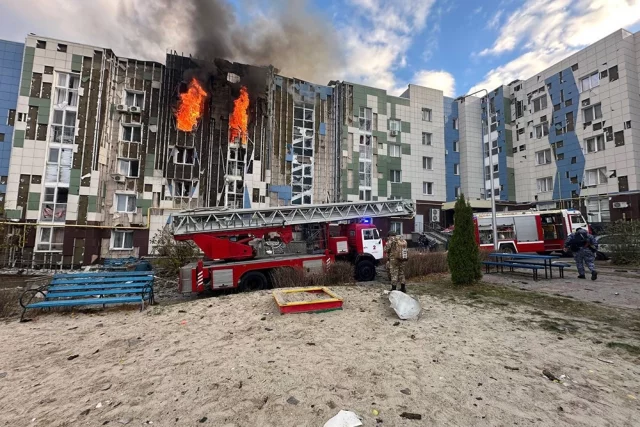 Последствия атаки дрона ВСУ на многоквартирный дом в Белгороде