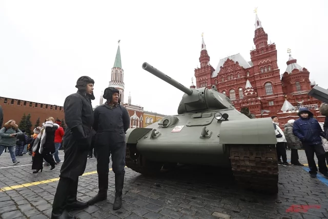 Выставка, посвященная военному параду 7 ноября 1941 года на Красной площади