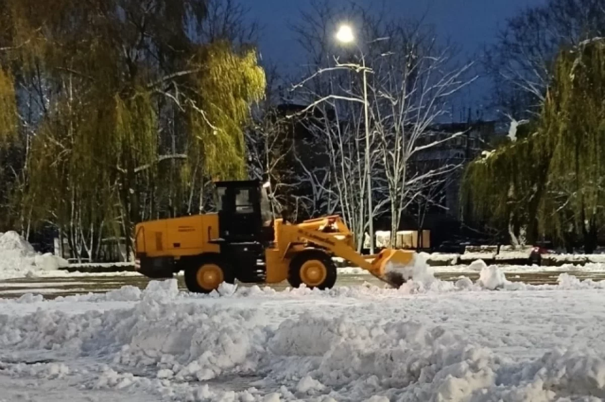 Более 50 единиц техники задействованы на уборке улиц Брянска от снега