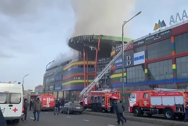 Пожар в ТЦ Алания Молл во Владикавказе