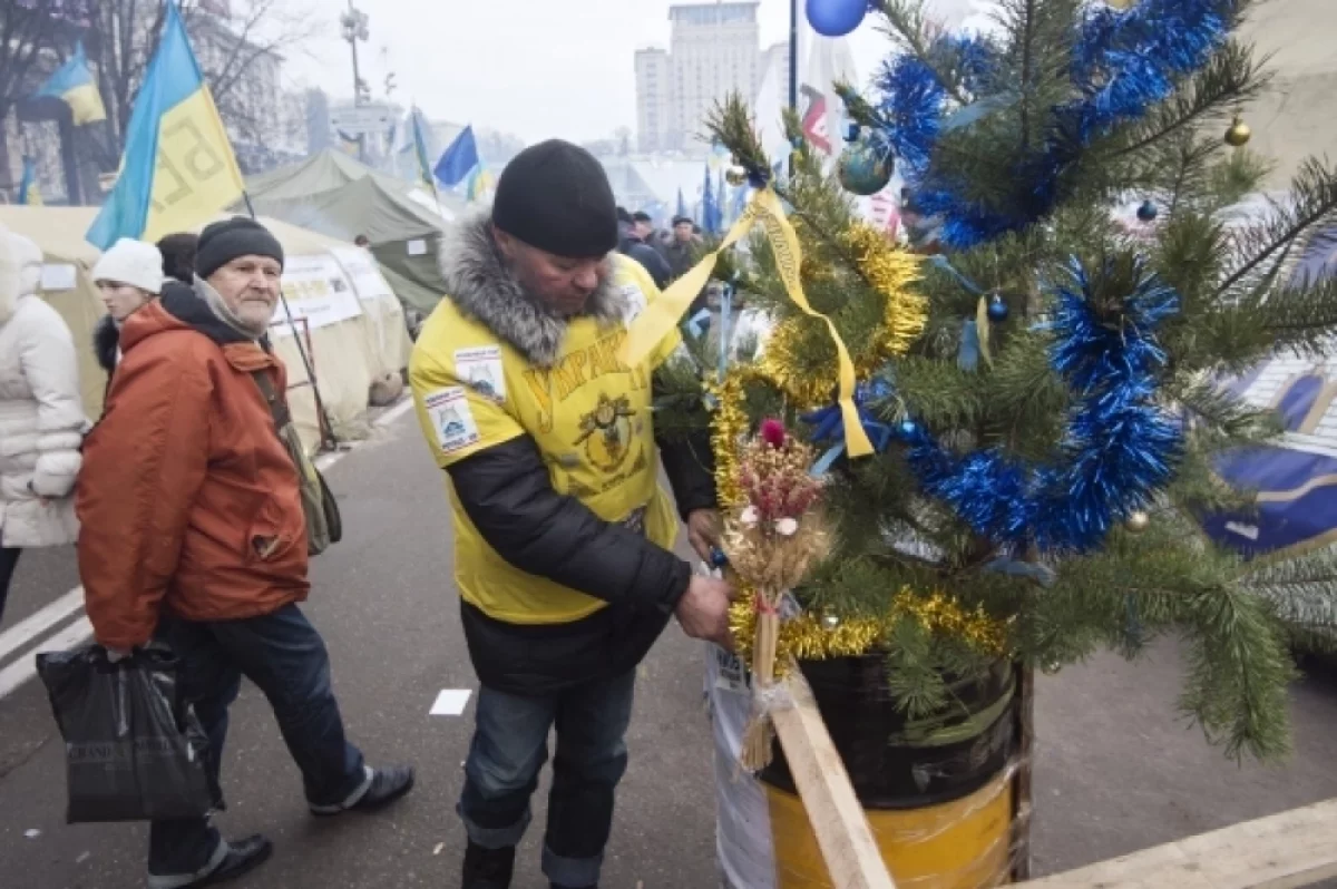 Новогодний фашизм. Чем Украине помешали салат оливье и Снегурочка