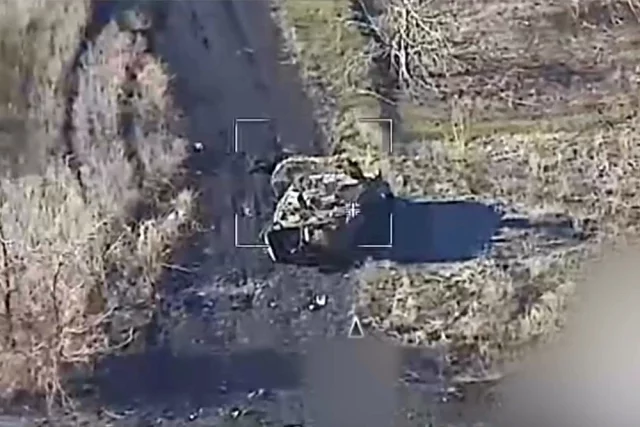 Уничтожение 'Ланцетом' боевой машины ВСУ