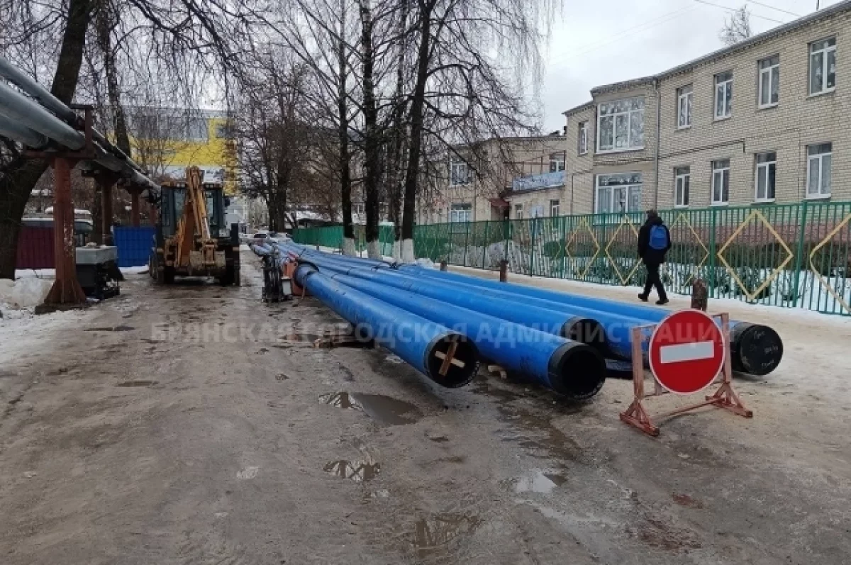 В Советском районе Брянска прокладывают новый водопровод