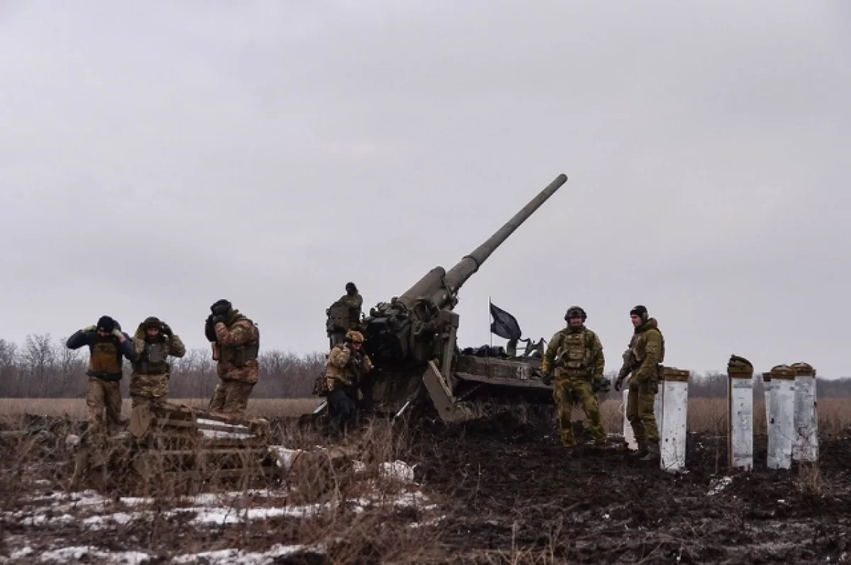 Украинские войска за январь потеряли 64 танка и два самолета в зоне СВО