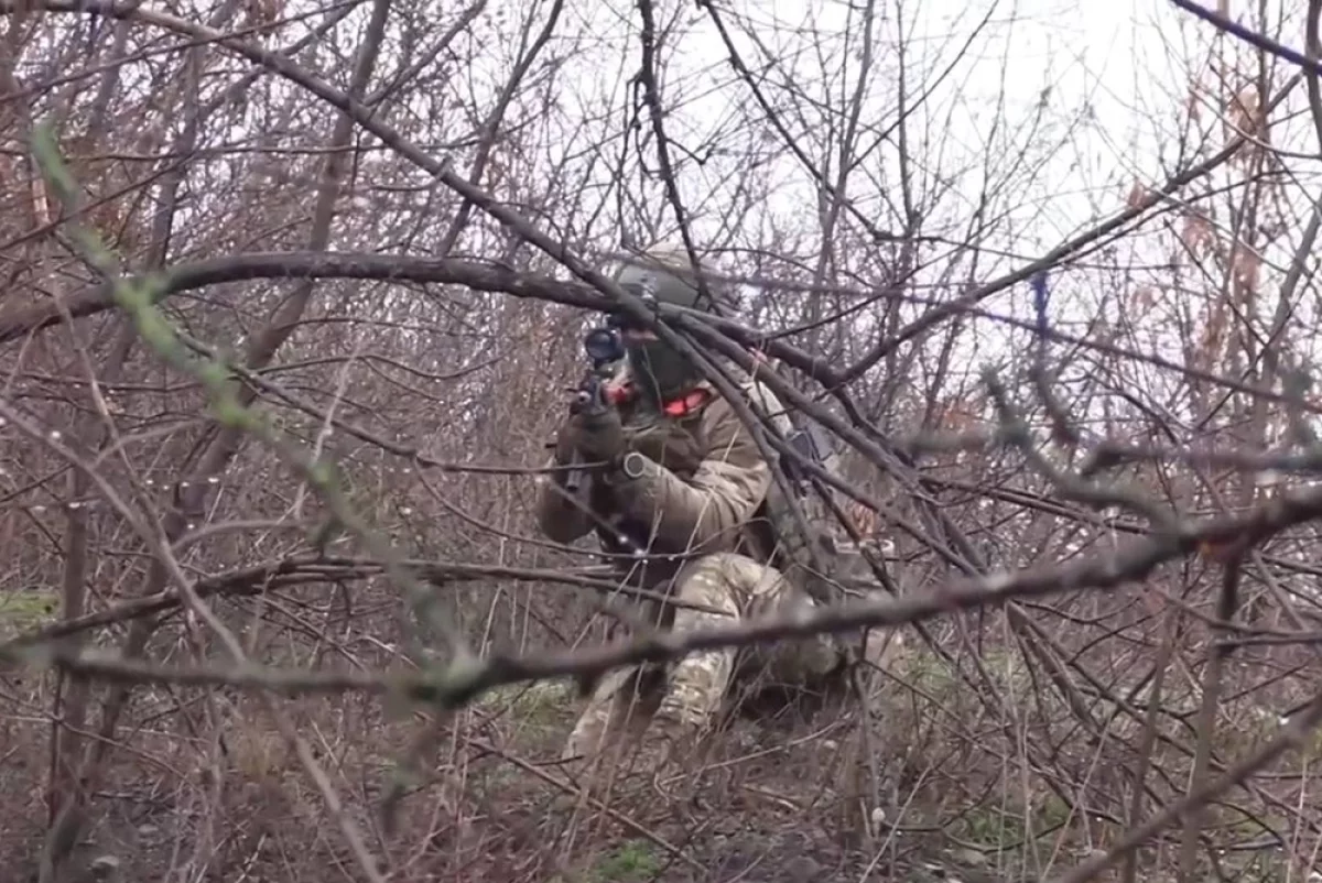 Сводка СВО на утро 9 февраля. Боец 4 дня кромсал нациков в тылу врага