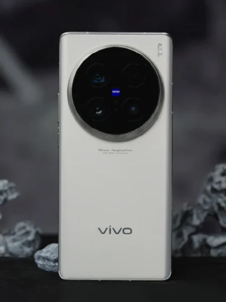 Инсайдер показал Vivo X100 Ultra на «живых» фотографиях