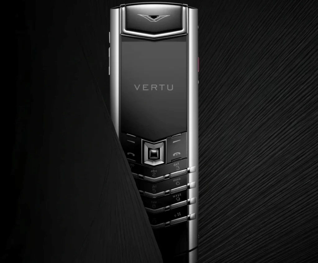 Vertu сделала телефон Signature S+ стоимостью почти от 2 млн рублей