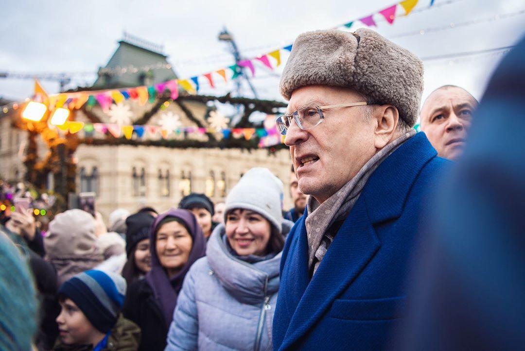 «Не культ личности!»: Нилов о силуэте Жириновского на эмблеме ЛДПР