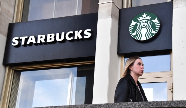 СМИ: Starbucks выплатит доставщику 50 млн долларов за ожоги