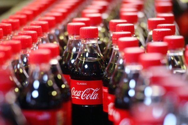 «Десятки аналогов»: Рестораны отложили возвращение Coca-Cola в Россию