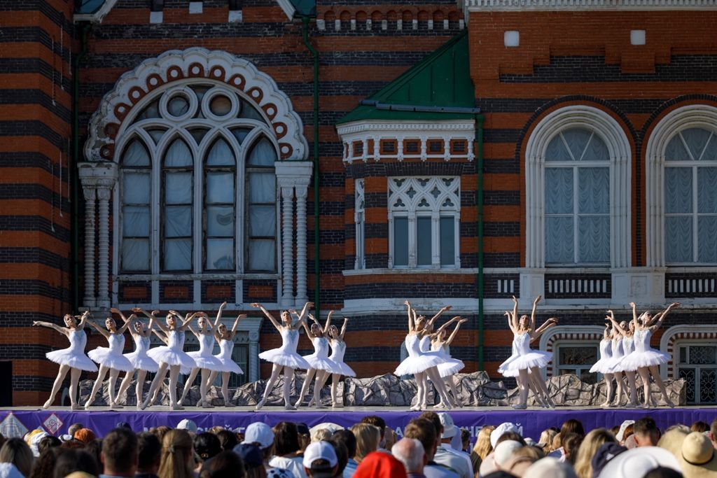 Мечта многих!: В Большом театре объяснили приток иностранцев в творческие вузы РФ