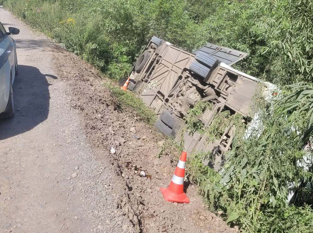 Микроавтобус с туристами попал в аварию в турецкой провинции Невшехир