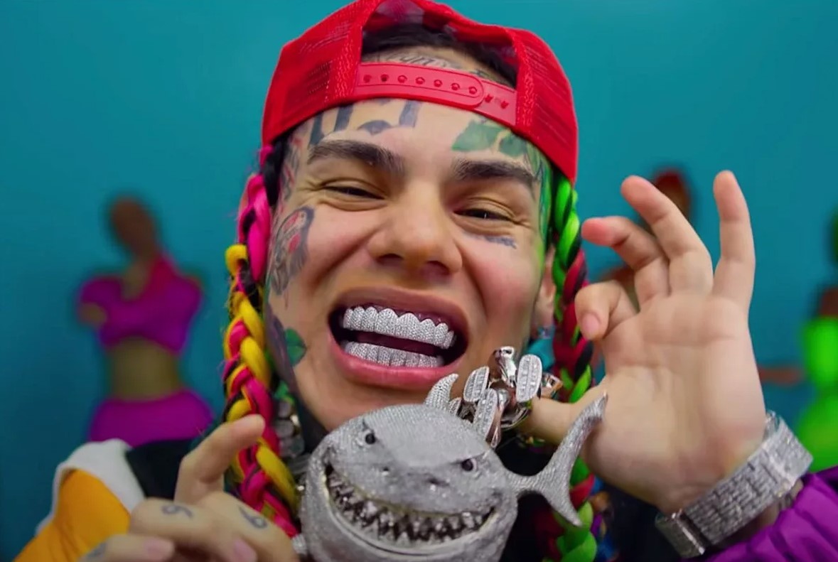 Вместо Канье Уэста: Американский рэпер Tekashi 6ix9ine выступит в Москве