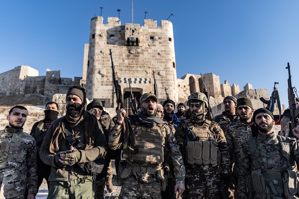 Захват оружия и ответ ВВС: Боевики в Сирии продолжили наступление