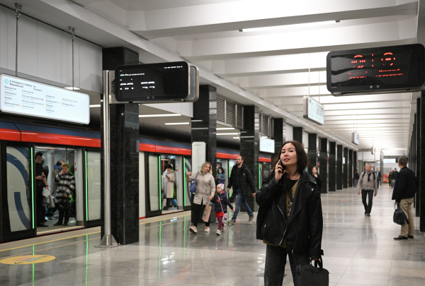 Школьник упал на пути в столичном метро