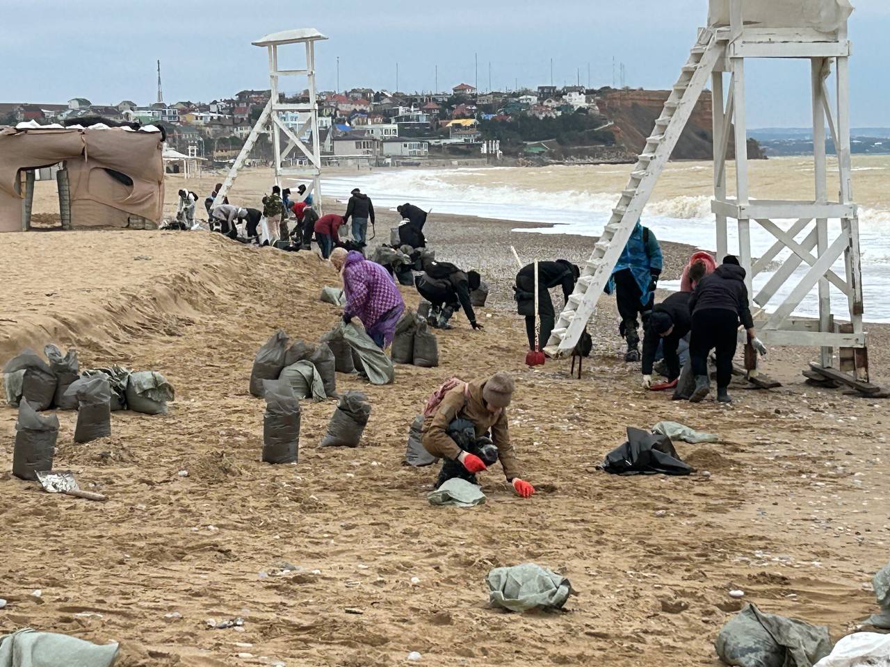 В Кремле допустили, что мазут в Черном море будут собирать годами